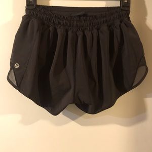 Lululemon size 4 hotty hit short shorts black